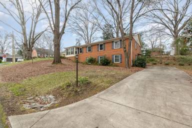 Main picture of 35 Glendale Ave SE