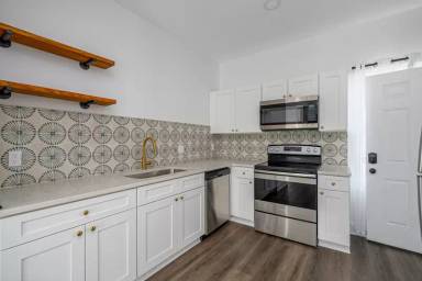 Main picture of 637 E Anderson St