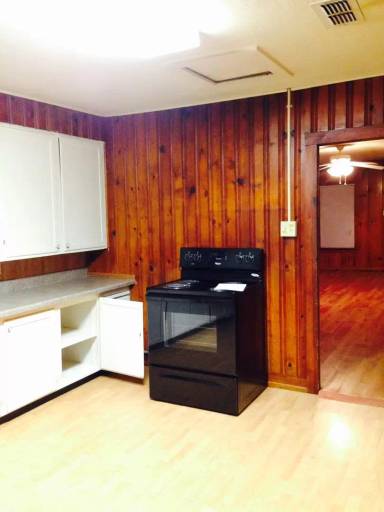 Main picture of 111 N Lee Dr