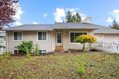 Main picture of 16480 SW Gleneagle Dr