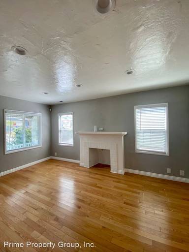 Main picture of 1733 E 22nd St