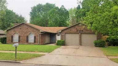 Main picture of 2306 NE Village Dr