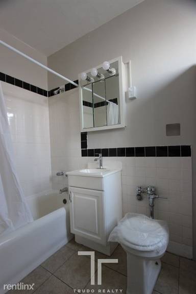 Main picture of 3616 N Pine Grove Ave