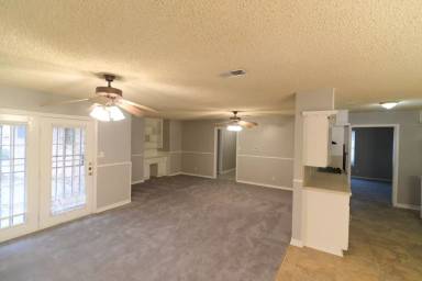 Main picture of 614 N Young Blvd