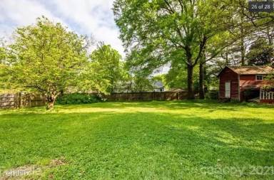 Main picture of 640 Oak St