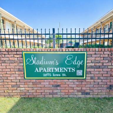 Main picture of 2875 Iowa St