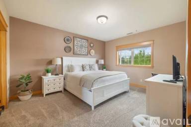 Main picture of 2051 N Main St