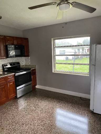 Main picture of 5617 S Tampa Ave