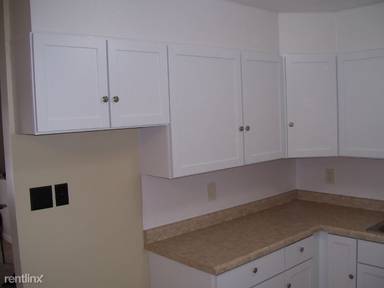 Main picture of 405 E 6th St