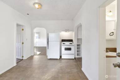 Main picture of 606 E Orange Ave