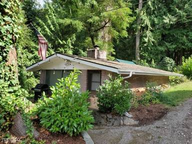 Main picture of 3227 E Ames Lake Dr NE