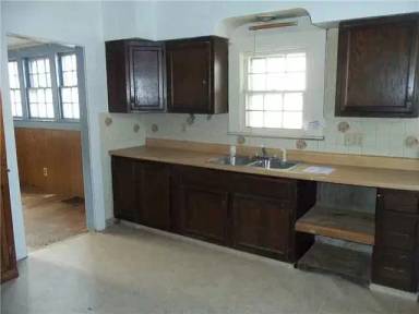 Main picture of 1121 E 7th St