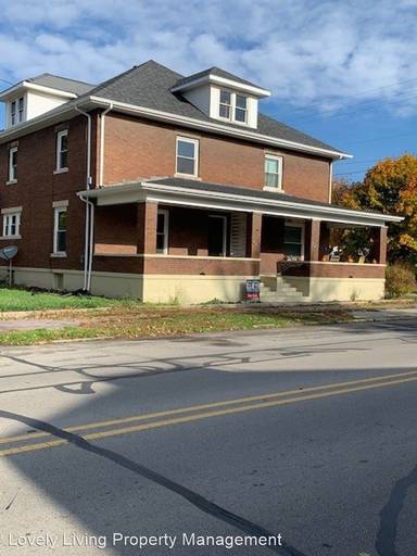 Main picture of 352 E Market St