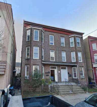 Main picture of 268 2nd St