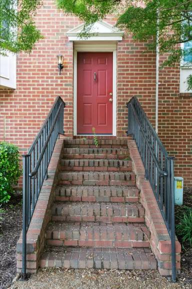 Main picture of 17 Miles Cary Mews