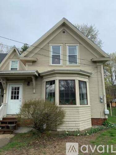 Main picture of 15 Pleasant St
