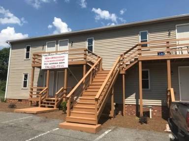 Main picture of 445 City View St