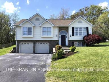 Main picture of 1811 Meadows Ct