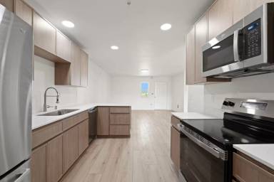 Main picture of 421 S McKinnon Rd