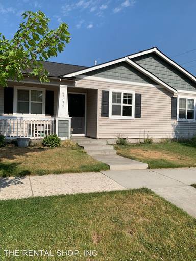Main picture of 63135 NE De Haviland St