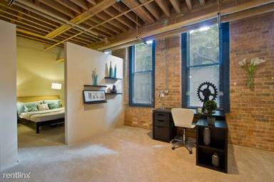 Main picture of 231 W Schiller St
