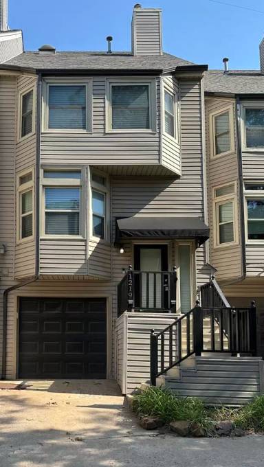 Main picture of 1219 S Lawton Ave