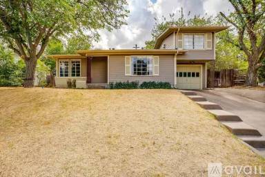 Main picture of 113 S Hill Dr
