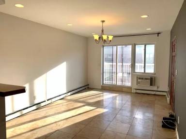 Main picture of 49 E 129th St