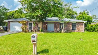 Main picture of 2071 Colony Rd