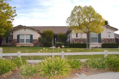 Main picture of 700 River Oaks Dr