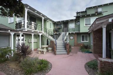 Main picture of 1617 Scott St