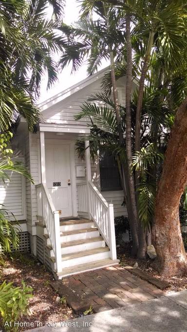 Main picture of 900 Seminary St