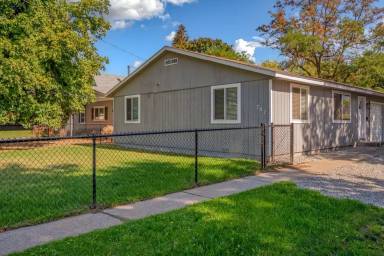 Main picture of 702 N 12th St
