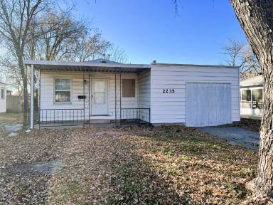 Main picture of 2235 S Grove St