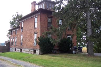 Main picture of 110 Auburn Rd