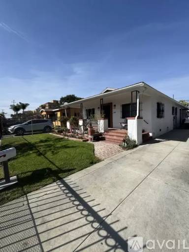 Main picture of 635 E 109th St