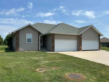 Main picture of 409 N Apache