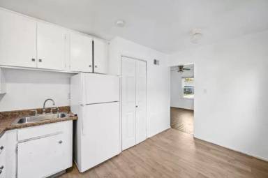 Main picture of 3019 W Proctor St