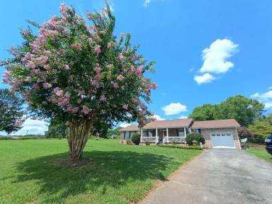 Main picture of 445 Old Stage Rd