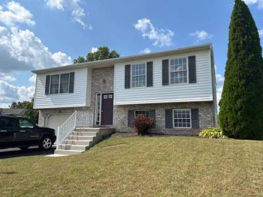 Main picture of 27 Spicer Dr