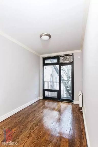 Main picture of 89 Clinton St