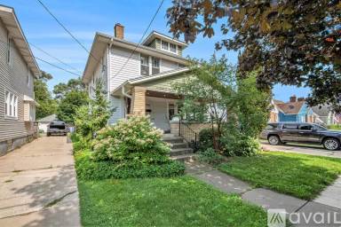 Main picture of 932 Garfield Ave NW