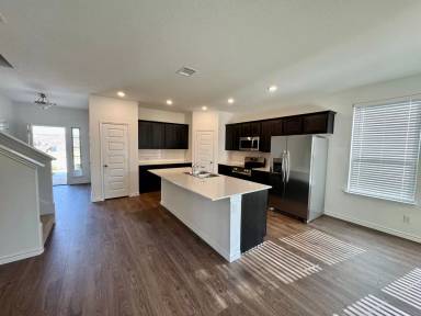 Main picture of 504 Saddle Ln