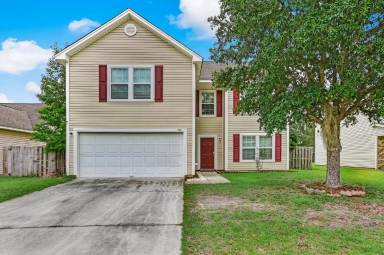 Main picture of 171 Cherry Laural Ln