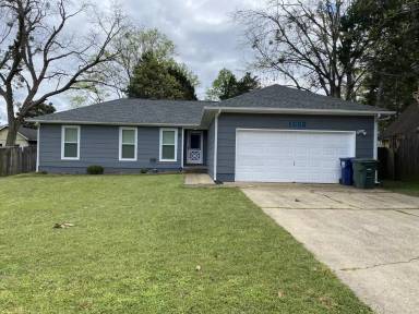 Main picture of 1002 Sharpsburg Dr SE