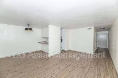 Main picture of 10 Lee St