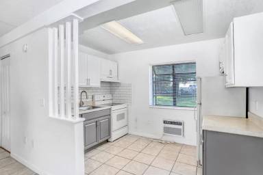 Main picture of 2166 Bradford St