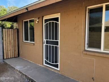 Main picture of 305 N 93rd St