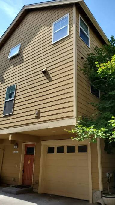 Main picture of 9206 Interlake Ave N