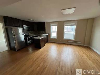 Main picture of 1000 Powell St